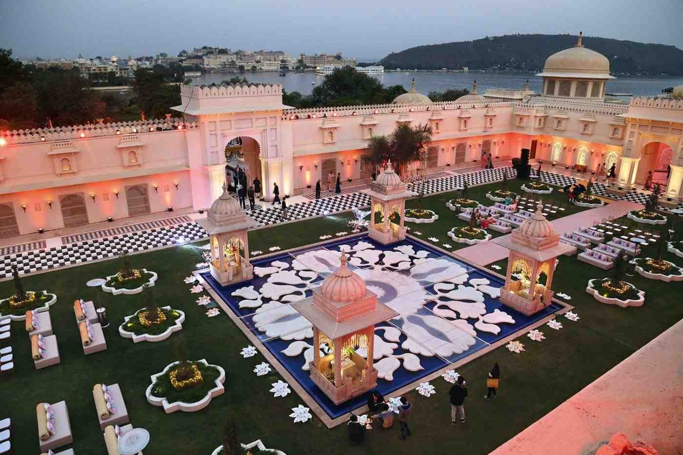 Best luxury destination wedding venue in Udaipur with royal palace lawn and elegant wedding decor.